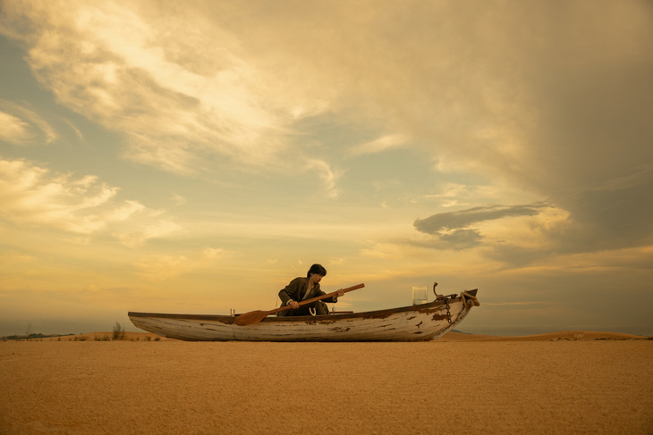 Đen lại gây tò mò với teaser chèo thuyền trên… cát- Ảnh 3.