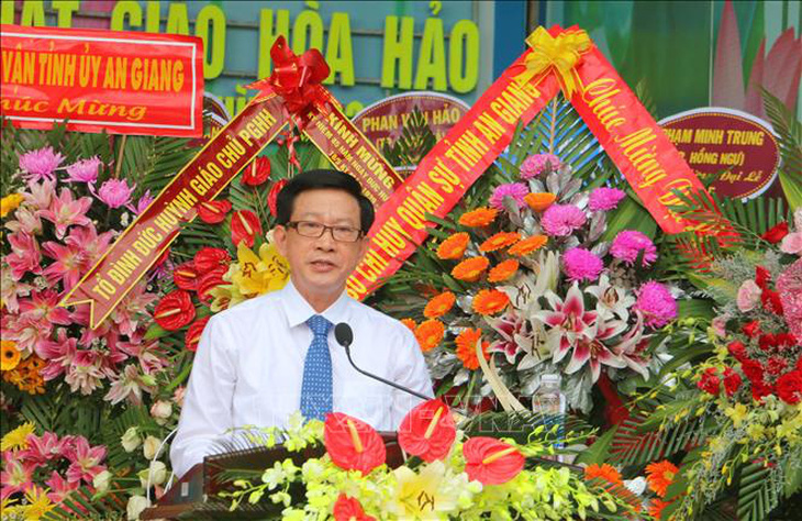 Phó trưởng Ban Tôn giáo Chính phủ Nguyễn Ánh Chức phát biểu chúc mừng Đại lễ kỷ niệm 85 năm ngày khai sáng đạo Phật giáo Hòa Hảo - Ảnh: TTXVN
