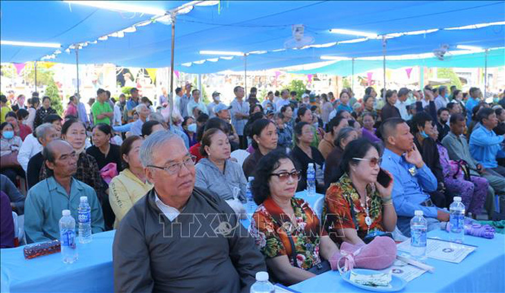 Đông đảo bà con Phật giáo Hòa Hảo tham dự lễ kỷ niệm - Ảnh: TTXVN