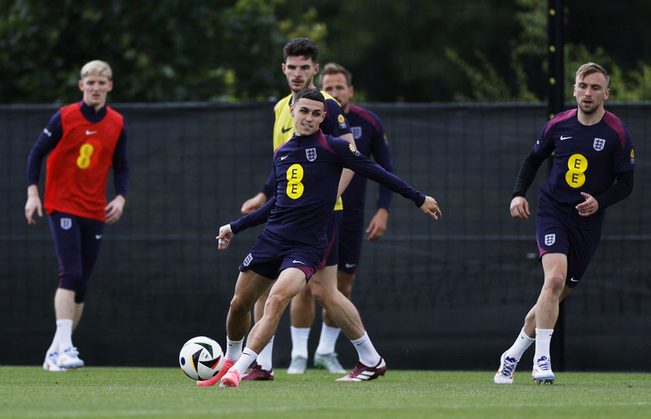 Tuyển Anh trở lại tập luyện chuẩn bị cho trận cuối bảng C Euro 2024 - Ảnh: REUTERS