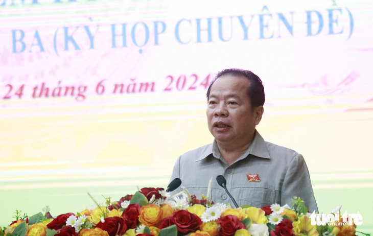Ông Mai Văn Huỳnh - chủ tịch HĐND tỉnh Kiên Giang - phát biểu tại kỳ họp HĐND tỉnh lần thứ 23 - Ảnh: BỬU ĐẤU