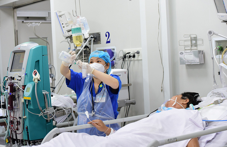 Bệnh nhân điều trị tại khoa bệnh nhiệt đới Bệnh viện Chợ Rẫy - Ảnh: DUYÊN PHAN