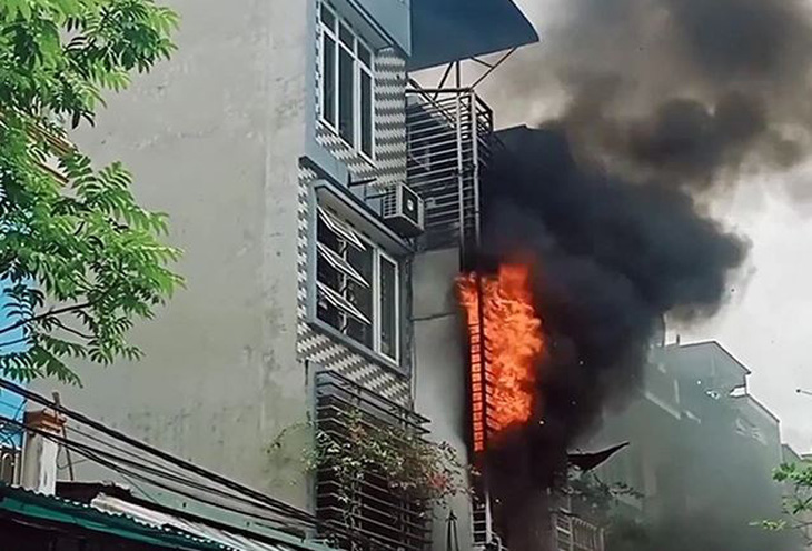 Hiện trường vụ cháy nhà dân tại quận Hà Đông, Hà Nội sáng 13-5 làm 4 người thiệt mạng - Ảnh: ANH ĐÔ