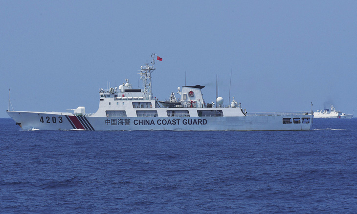 Tàu hải cảnh Trung Quốc hoạt động ở Biển Đông hôm 16-5 - Ảnh: GLOBAL TIMES/VCG