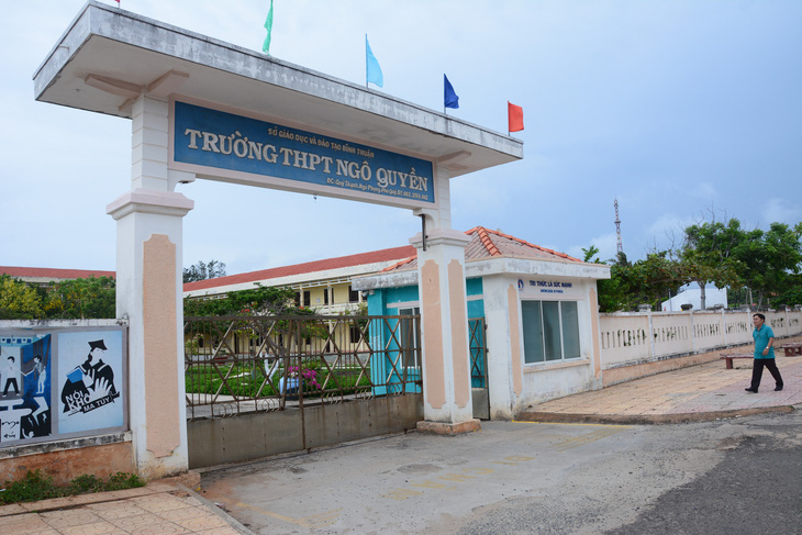 Trường THPT Ngô Quyền ở đảo Phú Quý, tỉnh Bình Thuận - Ảnh: ĐỨC TRONG