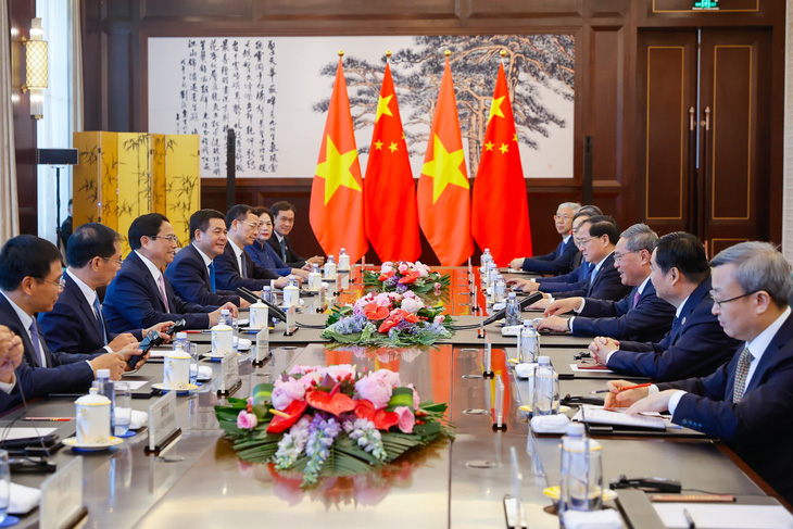 Thủ tướng Phạm Minh Chính hội đàm với Thủ tướng Trung Quốc Lý Cường - Ảnh: ĐOÀN BẮC