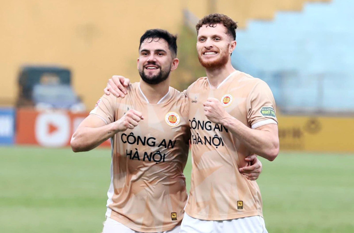 Elias (trái) và Geovane ăn mừng bàn thắng - Ảnh: CAHN FC