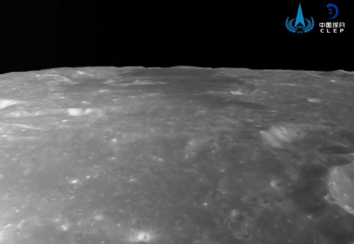 Hình ảnh bề mặt Mặt trăng được ghi lại bởi camera từ tàu Hằng Nga 6 - Ảnh: CNSA