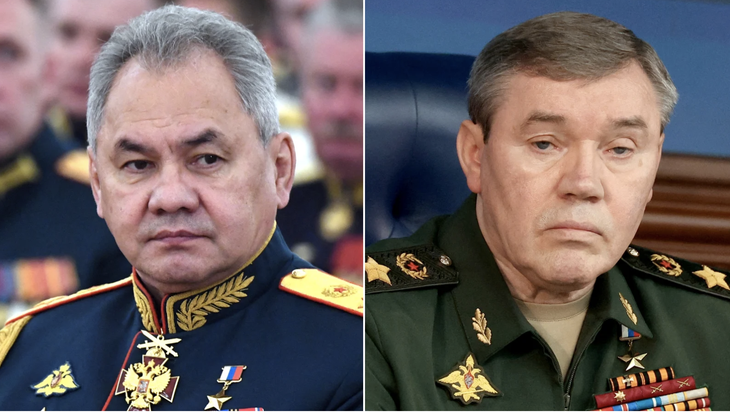 Cựu bộ trưởng quốc phòng Nga Sergei Shoigu (bên trái) và Tổng tham mưu trưởng Valery Gerasimov - Ảnh: REUTERS/CNN