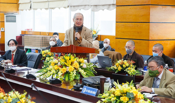 Thượng tọa Thích Chân Quang tại lễ bảo vệ luận án tiến sĩ ở Trường đại học Luật Hà Nội - Ảnh: HLU