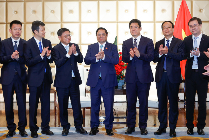 Thủ tướng đề nghị doanh nghiệp Trung Quốc tham gia vào dự án đường sắt của Việt Nam - Ảnh: ĐOÀN BẮC