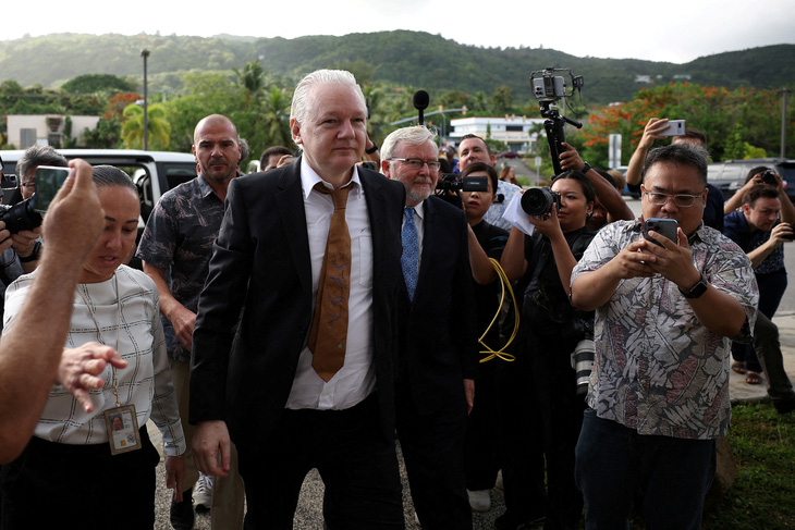 Nhà sáng lập WikiLeaks Julian Assange xuất hiện tại tòa án ở đảo Saipan vào ngày 26-6 - Ảnh: REUTERS