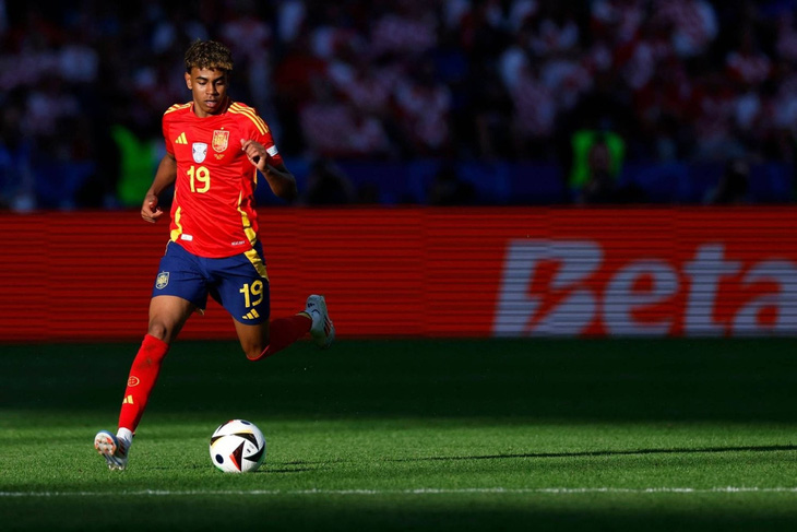 Cầu thủ 16 tuổi Lamine Yamal khoác áo tuyển Tây Ban Nha tại Euro 2024