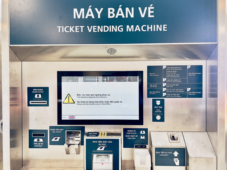 Máy bán vé tại các nhà ga tuyến metro số 1 - Ảnh: MAUR