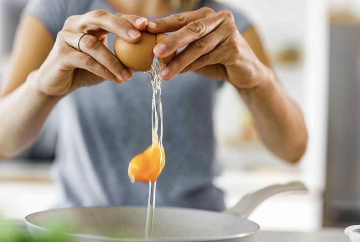 Tiêu thụ nhiều hơn một quả trứng hằng tuần có liên quan đến việc giảm 47% nguy cơ mắc Alzheimer - Ảnh: Getty