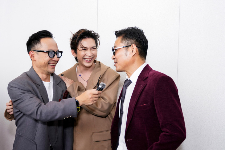 Rapper Tiến Đạt, Tăng Phúc và cựu danh thủ Hồng Sơn (từ trái qua) tại họp báo ra mắt Anh trai vượt ngàn chông gai