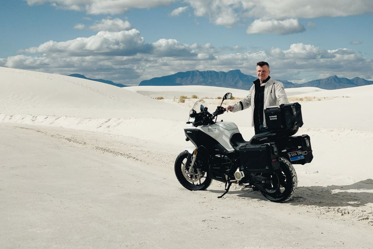 Một mình lái xe máy điện vòng quanh thế giới: 42.000km chưa từng hết pin, không cần đội hỗ trợ- Ảnh 6.