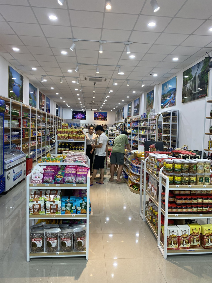 Cửa hàng đặc sản Phú Quốc Nguyên Hương cung cấp đầy đủ các sản phẩm đặc trưng của Phú Quốc