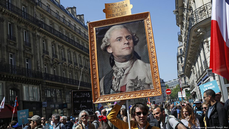 Dân Pháp biểu tình phản đối ông Macron. Ảnh: DW