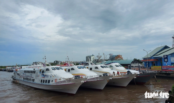 Tàu cao tốc neo đậu trú bão số 3 (năm 2023) tại bến tàu TP Rạch Giá, Kiên Giang - Ảnh: CHÍ CÔNG