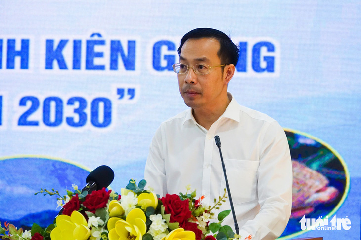 Ông Nguyễn Thanh Nhàn - phó chủ tịch UBND tỉnh Kiên Giang - cho biết UBND tỉnh sẽ tạo điều kiện thuận lợi cho dự án đầu tư nuôi biển ở địa phương - Ảnh: CHÍ CÔNG