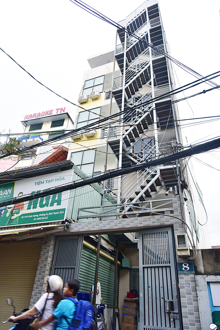 Một chung cư mini có thang thoát hiểm ở phường 14, quận Bình Thạnh, TP.HCM - Ảnh: T.T.D.