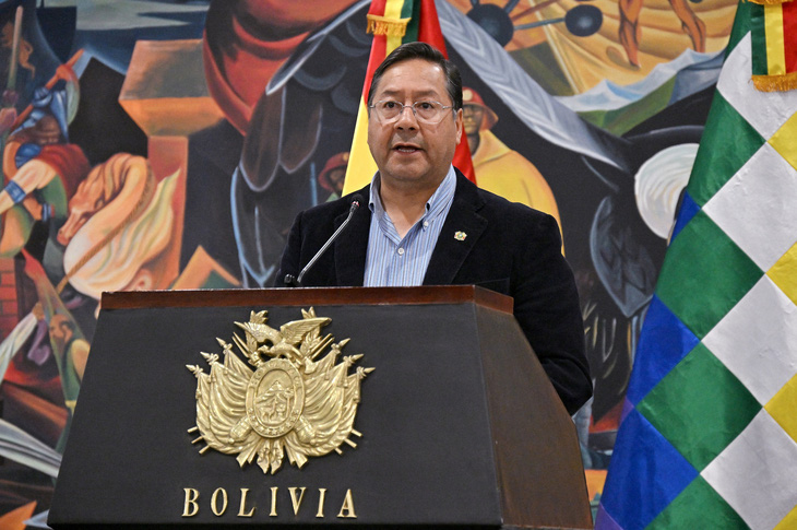 Tổng thống Bolivia Luis Arce phát biểu trước báo giới ngày 27-6 - Ảnh: AFP
