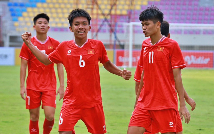 U16 Việt Nam lấy lại thể diện, đè bẹp Myanmar để vào bán kết