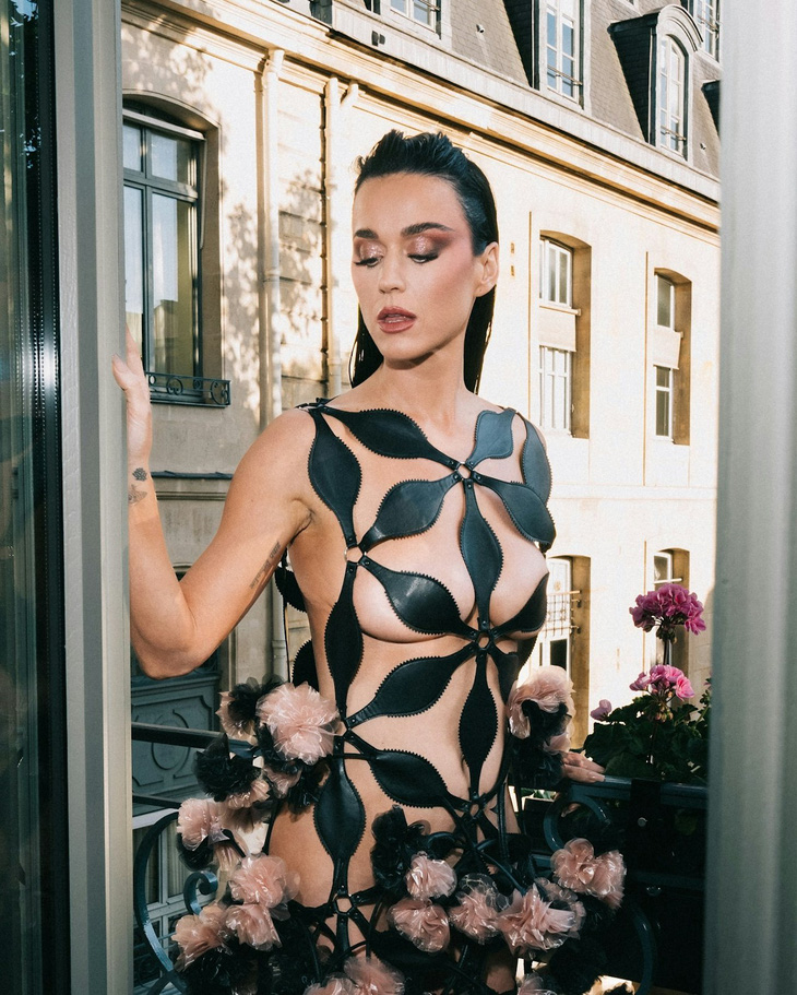Nữ hoàng âm nhạc Katy Perry mới đây xuất hiện trên tạp chí Vogue World 2024 một cách táo bạo