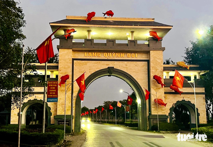 Một góc cổng làng xã Quỳnh Đôi, Nghệ An về khuya - Ảnh: DOÃN HÒA