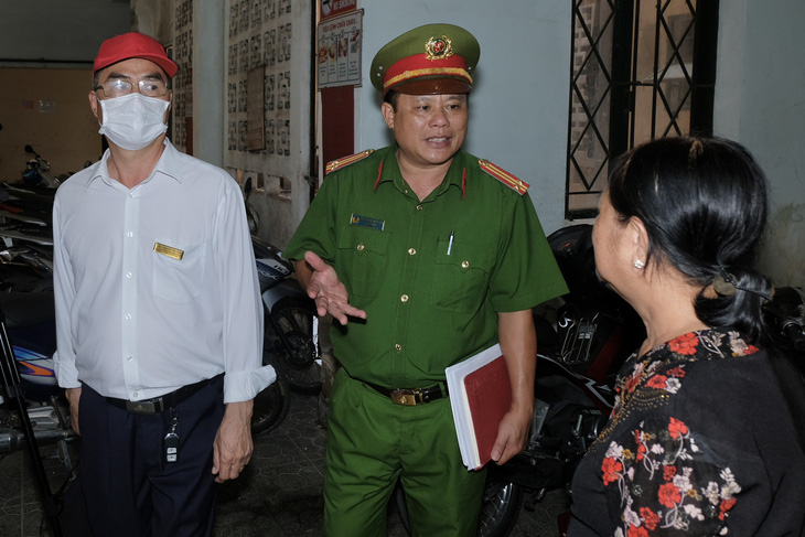 Lực lượng Công an TP Biên Hòa, Đồng Nai kiểm tra phòng cháy chữa cháy tại chung cư C23 - Ảnh: A.B.