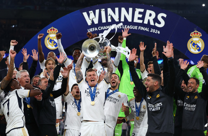 Real Madrid ăn mừng danh hiệu Champions League thứ 15 - Ảnh: REUTERS