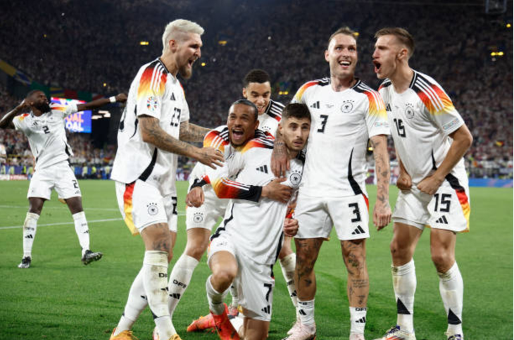 Tuyển Đức giành chiến thắng 2-0 trước Đan Mạch sau khi trận đấu trở lại