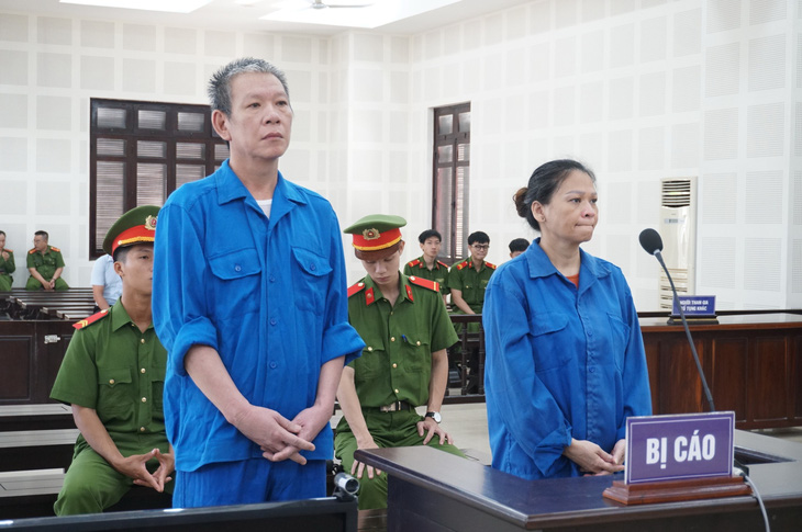 Phiên tòa xét xử Hoàng Thị Hồng Nhạn và chồng là Nguyễn Phước Hùng về tội lừa đảo chiếm đoạt tài sản - Ảnh: ĐOÀN CƯỜNG