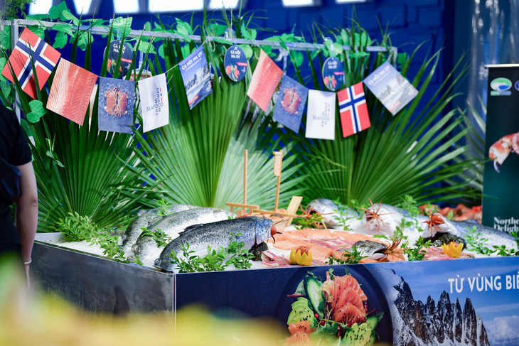 Cá hồi, saba, cua nâu... là những hải sản Na Uy được người Việt ưa thích - Ảnh: NAM TRẦN