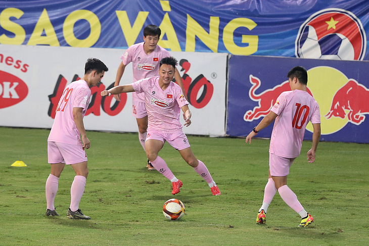 Đội tuyển Việt Nam trộn lẫn nhóm cầu thủ trẻ với nhóm đã có nhiều kinh nghiệm - Ảnh: HOÀNG TÙNG