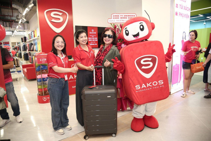 Hoa hậu Bùi Xuân Hạnh tham dự khai trương SAKOS House Vincom Mega Mall Grand Park- Ảnh 2.