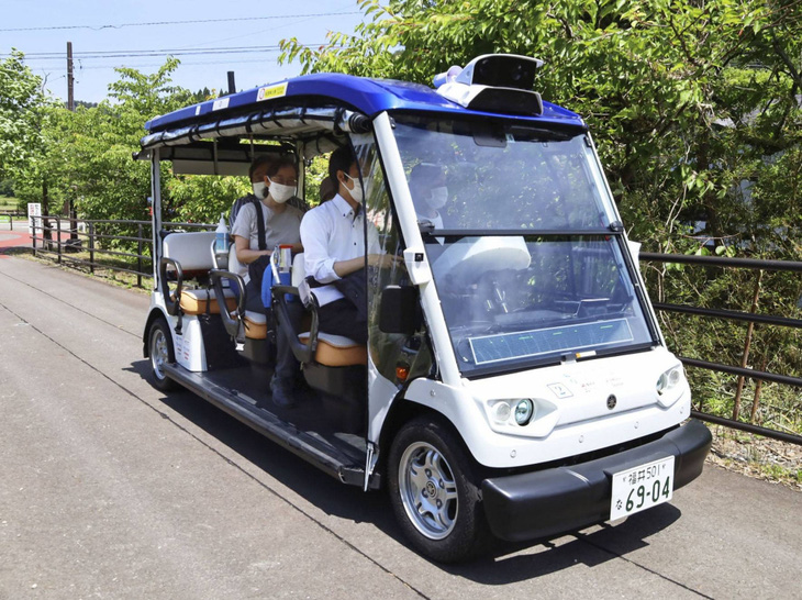 Xe tự lái cấp 4 tại thị trấn Eiheiji, tỉnh Fukui - Ảnh: KYODO