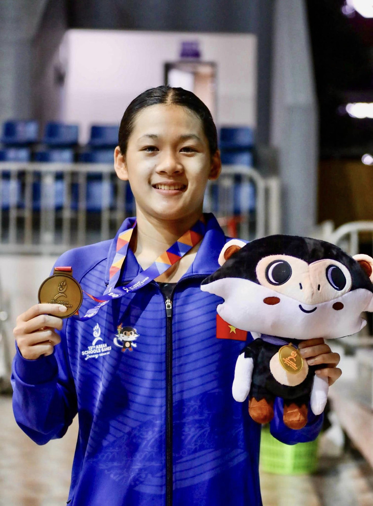 Cô gái vàng trên đường đua xanh Nguyễn Thúy Hiền đã mang về tới 4 huy chương vàng cho đoàn thể thao học sinh Việt Nam - Ảnh: Đ.H.