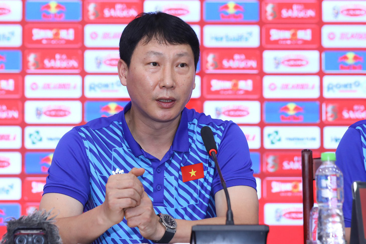 HLV Kim Sang Sik tin tưởng đội tuyển Việt Nam sẽ có kết quả tốt trước Philippines để làm quà tặng người hâm mộ nước nhà - Ảnh: MINH ĐỨC