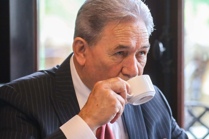 Phó thủ tướng, Ngoại trưởng New Zealand dạo bộ cầu Thê Húc, thưởng thức cà phê Việt Nam- Ảnh 6.