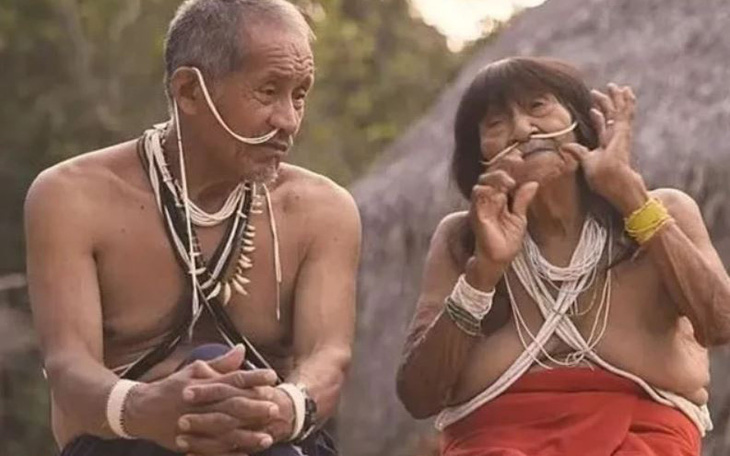 Bộ lạc ở rừng rậm Amazon nghiện 