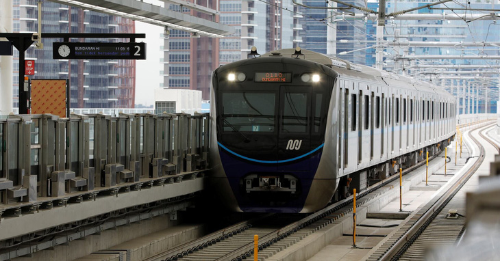 Thủ đô Jakarta của Indonesia đã đưa vào vận hành tuyến tàu điện ngầm đầu tiên vào tháng 3-2019 - Ảnh: REUTERS