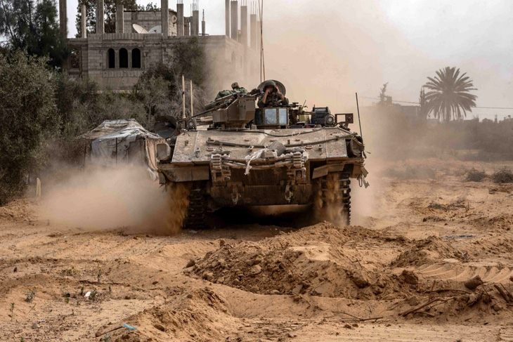 Xe tăng của Israel hoạt động ở Dải Gaza ngày 6-6 - Ảnh: AFP