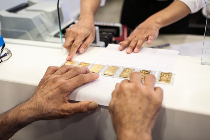 Giá vàng miếng đã về sát giá vàng nhẫn - Ảnh: PHƯƠNG QUYÊN 