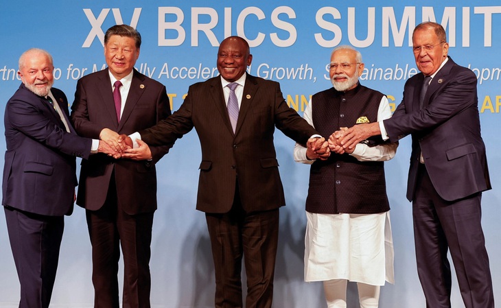 Đại diện các nước BRICS tại hội nghị ở Nam Phi hồi tháng 8-2023  - Ảnh: Reuters