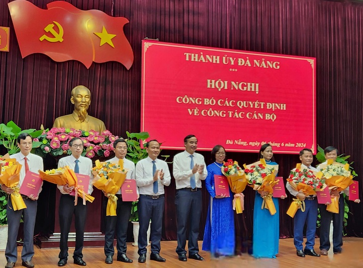 Lãnh đạo TP Đà Nẵng trao các quyết định bổ nhiệm - Ảnh: V.K
