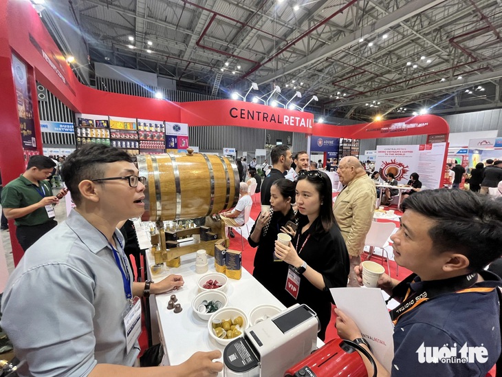 Đại diện các kênh phân phối, nhà nhập khẩu, đoàn thu mua đã tới Việt Nam tham dự Vietnam International Sourcing 2024 - Ảnh: N.BÌNH