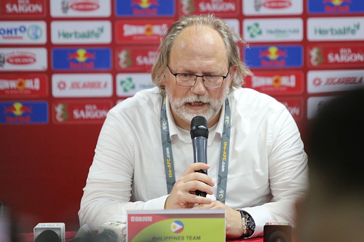 HLV Tom Saintfiet tiếc vì Philippines xứng đáng hòa đội tuyển Việt Nam - Ảnh: HOÀNG TÙNG