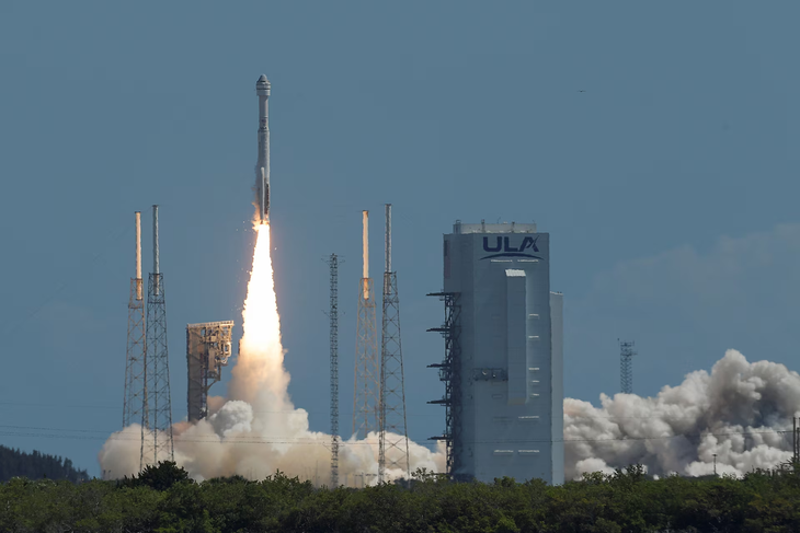 ên lửa Atlas V mang theo tàu vũ trụ Starliner khởi hành ngày 5.6 tại Cape Canaveral, bang Florida - Ảnh: REUTERS Tên lửa Atlas V mang theo tàu vũ trụ Starliner khởi hành ngày 5-6 tại Cape Canaveral, bang Florida - Ảnh: REUTERS